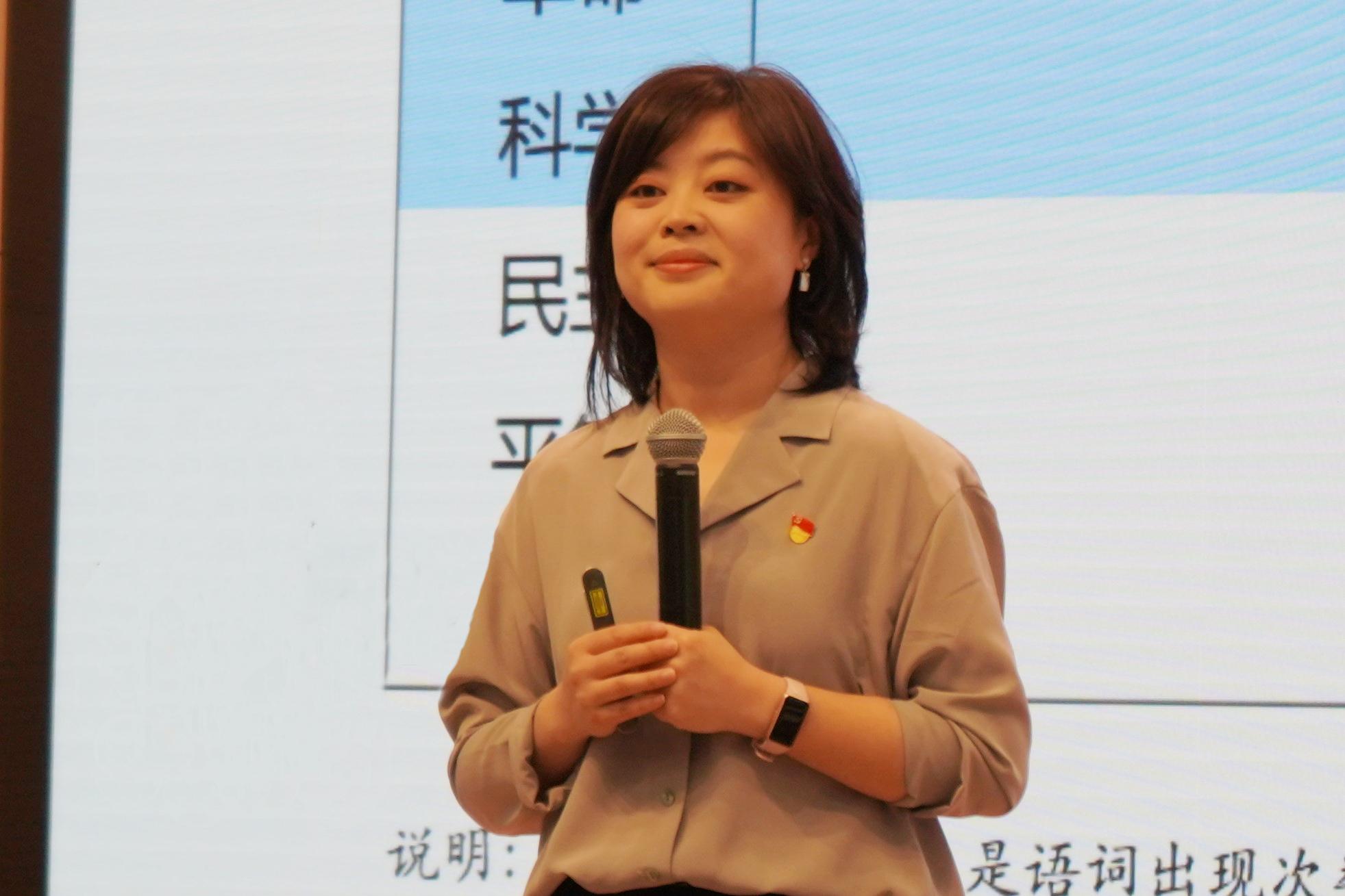 20220415-教职工入党积极分子班-组织部-李蕉作报告.jpg