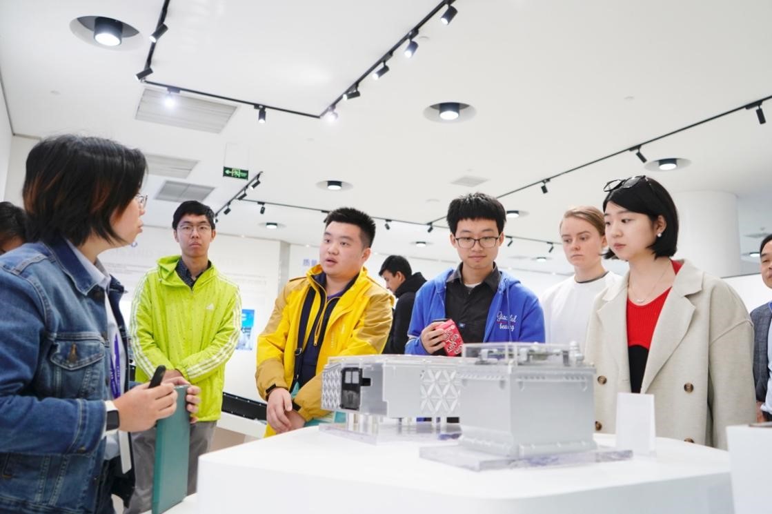 20231125-发现中国智慧,洞察中国发展——2023年金沙集团3354cc“洞察中国”全球胜任力社会实践纪实-“洞察中国”福建实践支队-“洞察中国”福建实践支队赴宁德时代参观交流.jpg