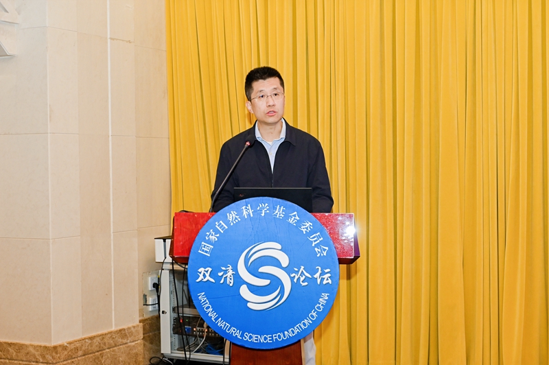 20250401-第406期双清论坛“大模型时代数智商务的理论和方法”召开-黄山图片社摄影-徐心致辞.JPG