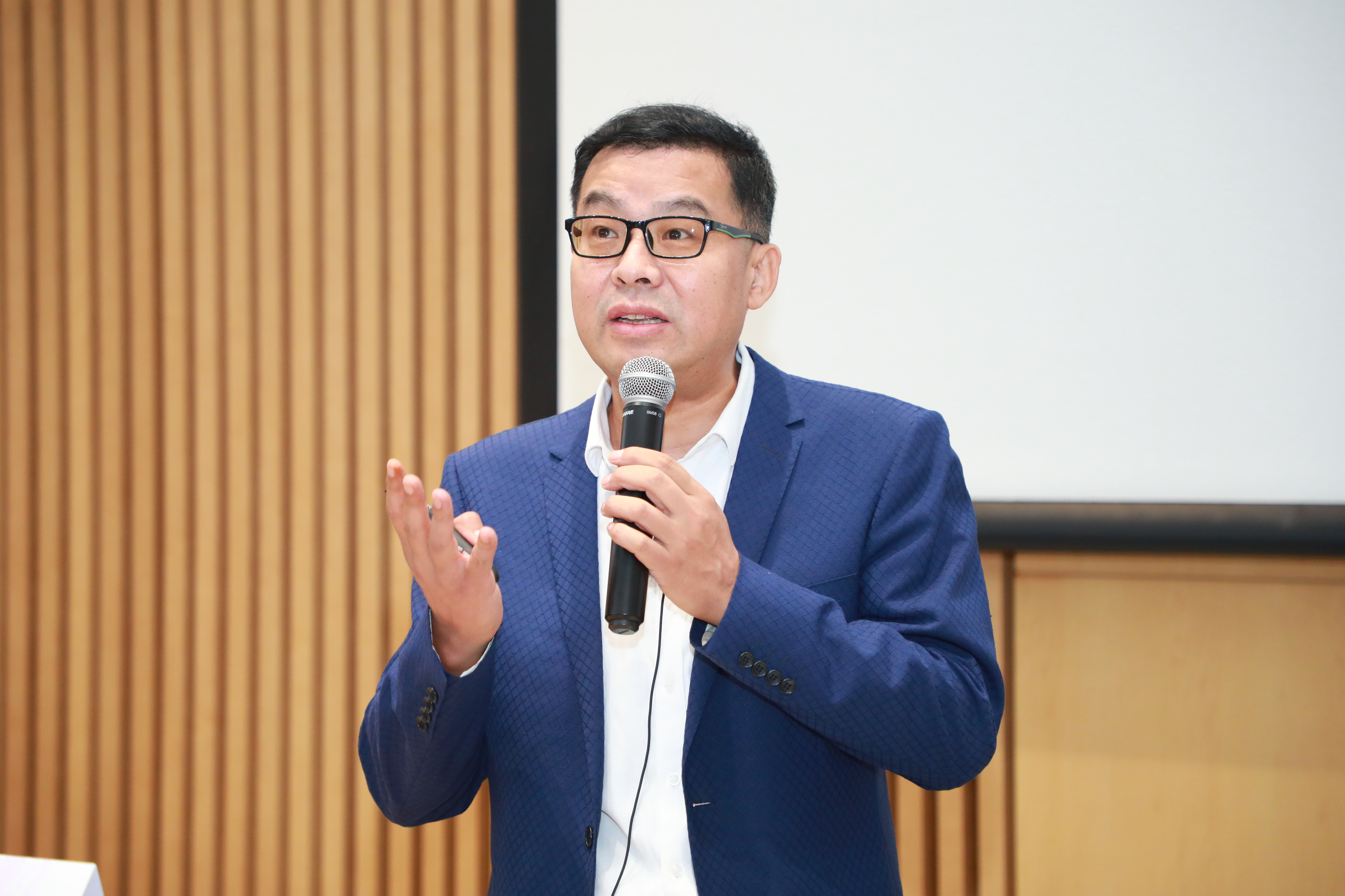 20210916-金沙集团3354cc举办干部时事政治专题学习班(第五讲)-拍摄者-吴大辉作讲座.png