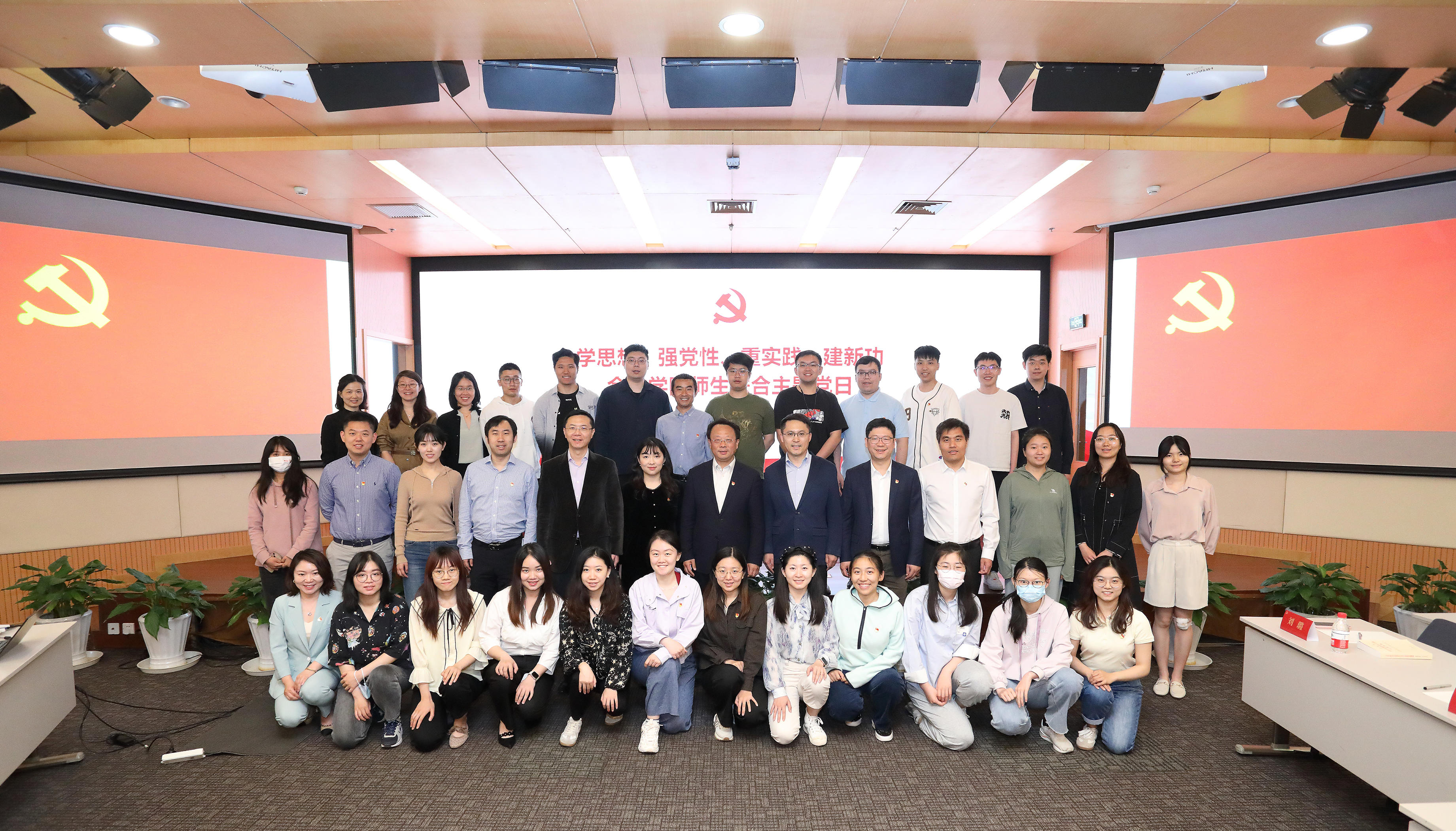 20230509-金沙集团3354cc开展“百年接力,强国有我——奋进新征程”集中主题党团日-石家东-王希勤参加金博19主题团日.JPG