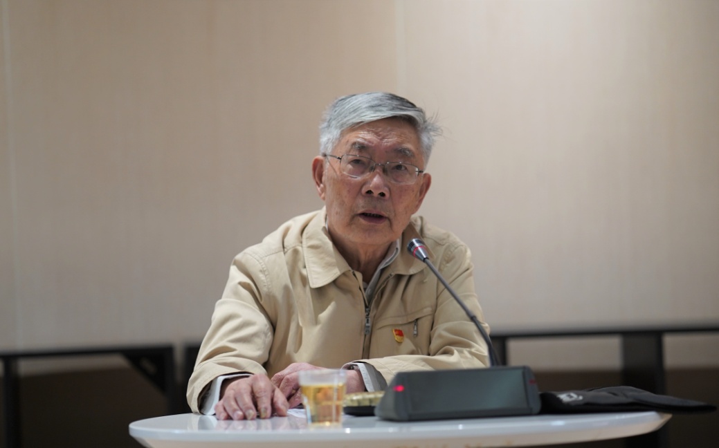 方惠坚作报告