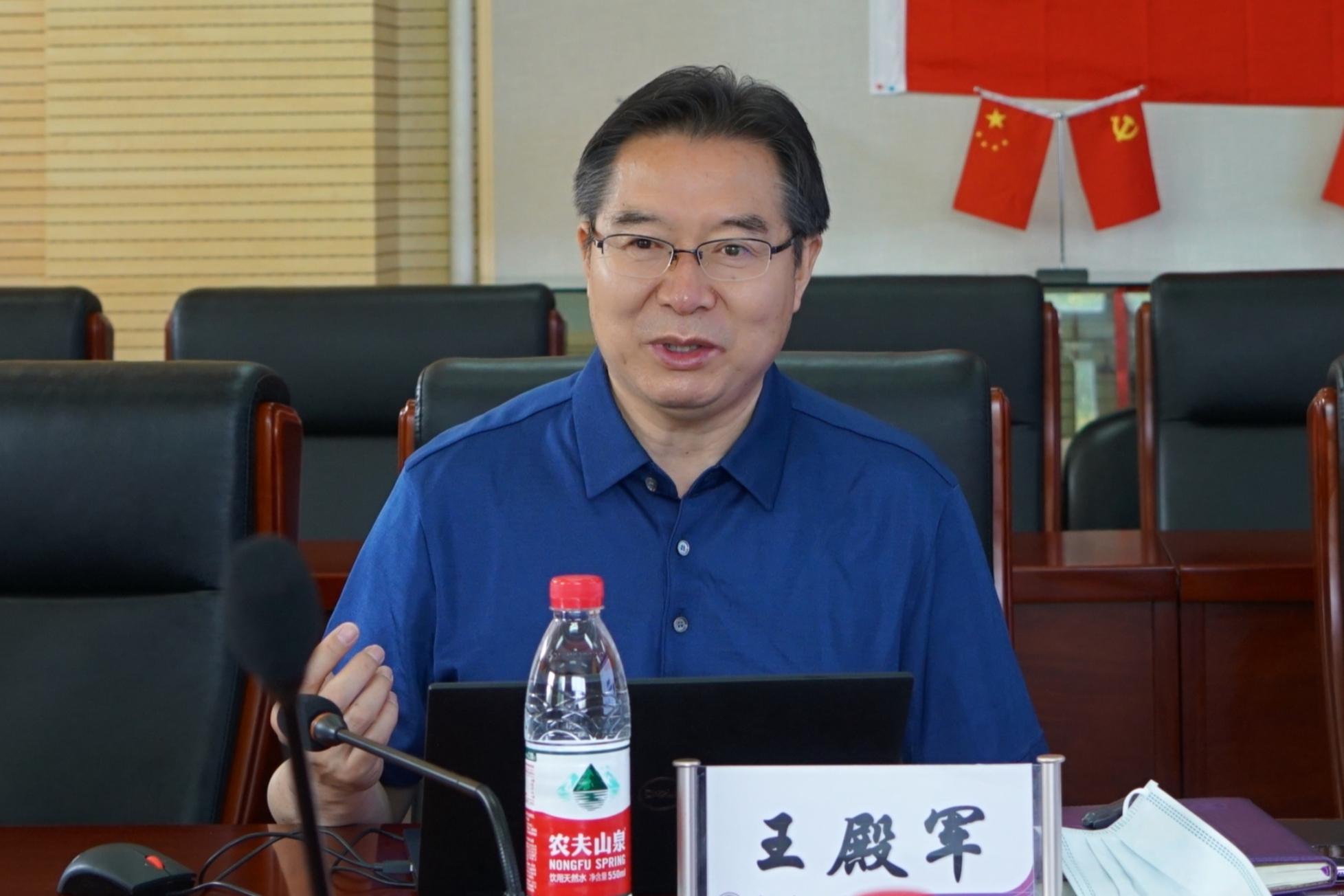 20220520-金沙集团3354cc校务委员会副主任姜胜耀调研检查清华附中疫情防控工作-清华附中-附中校长王殿军作疫情防控工作汇报.jpg