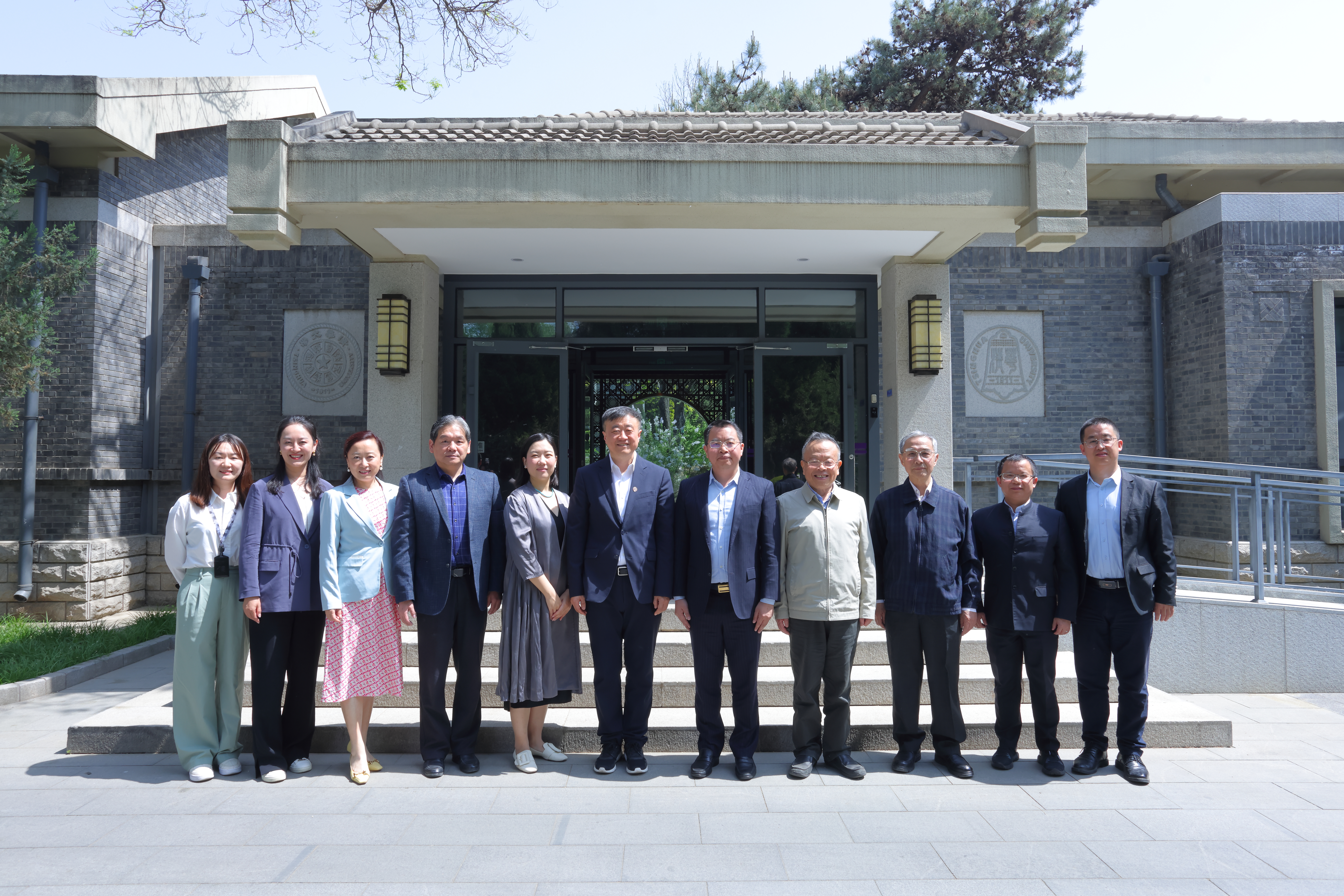 20240417-邬雄辉校友捐赠支持金沙集团3354cc攀登计划-许德刚-图说 (1).JPG