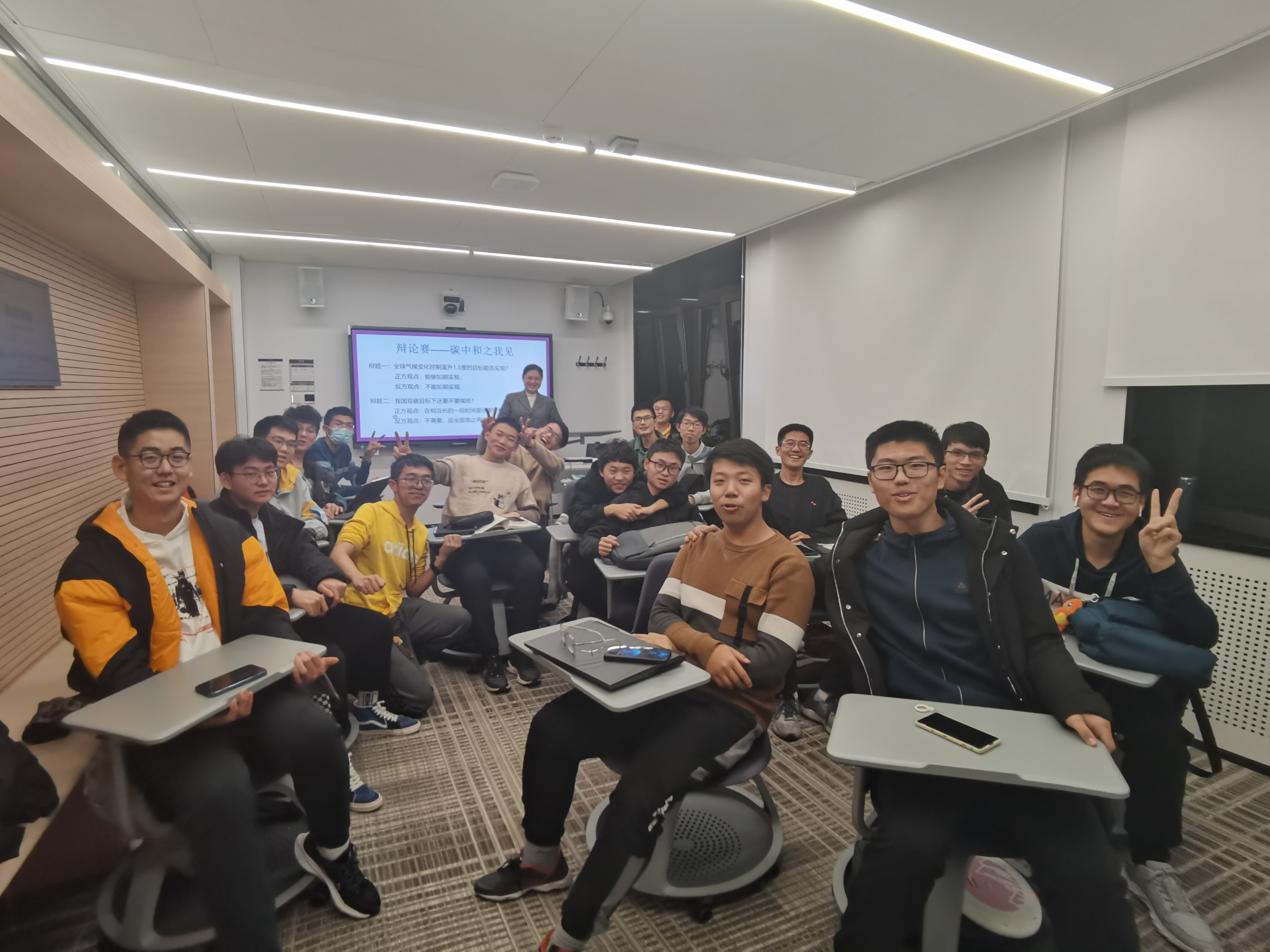 20210102-金沙集团3354cc“新生导引课”建设纪实-李宇红-学生展示小组调研成果及开展辩论赛2.jpg