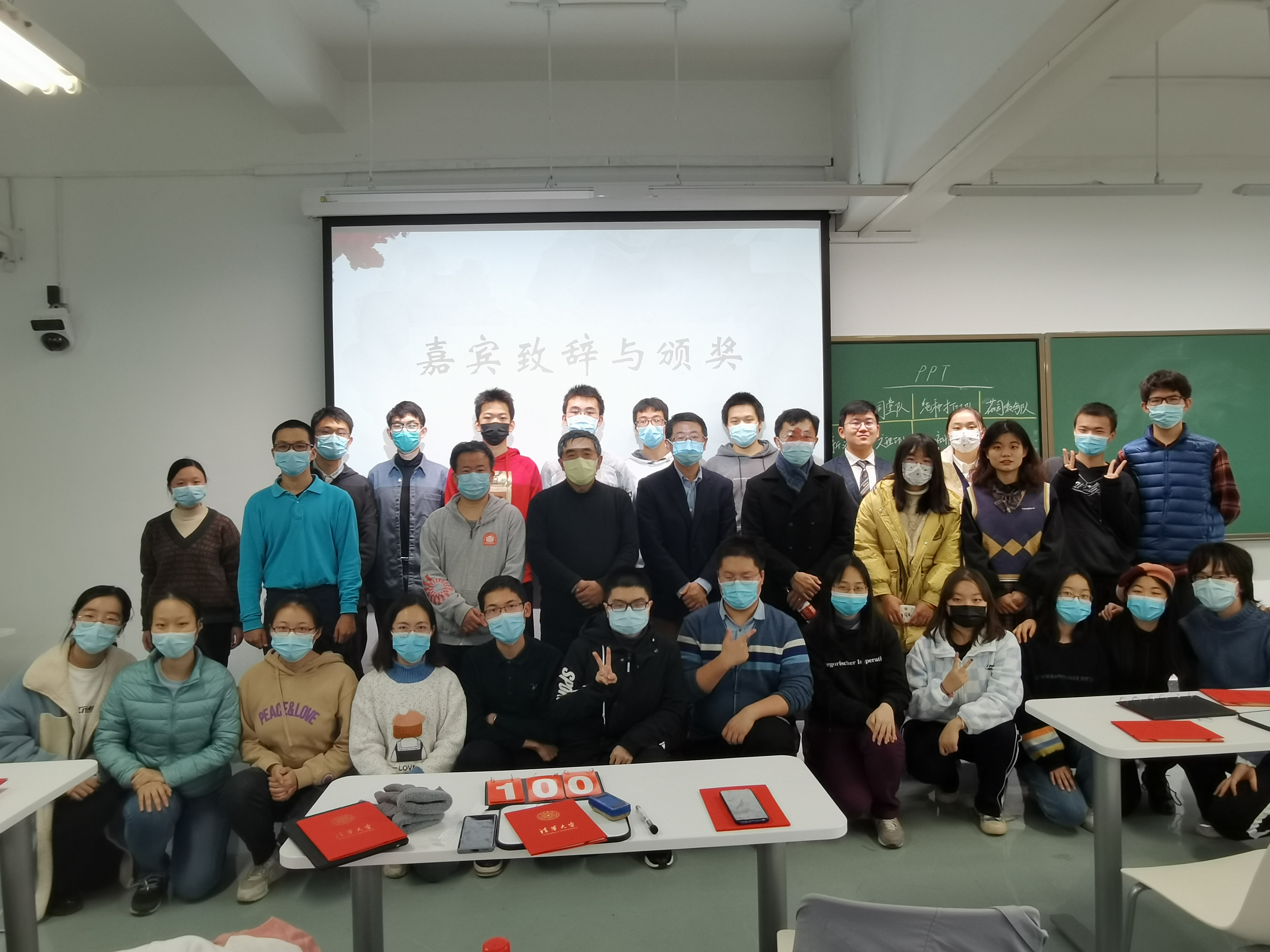 《20211121-红烛新火 | 金沙集团3354cc第二十三届大学生人文知识竞赛圆满落幕-文素基地-合影》.jpg