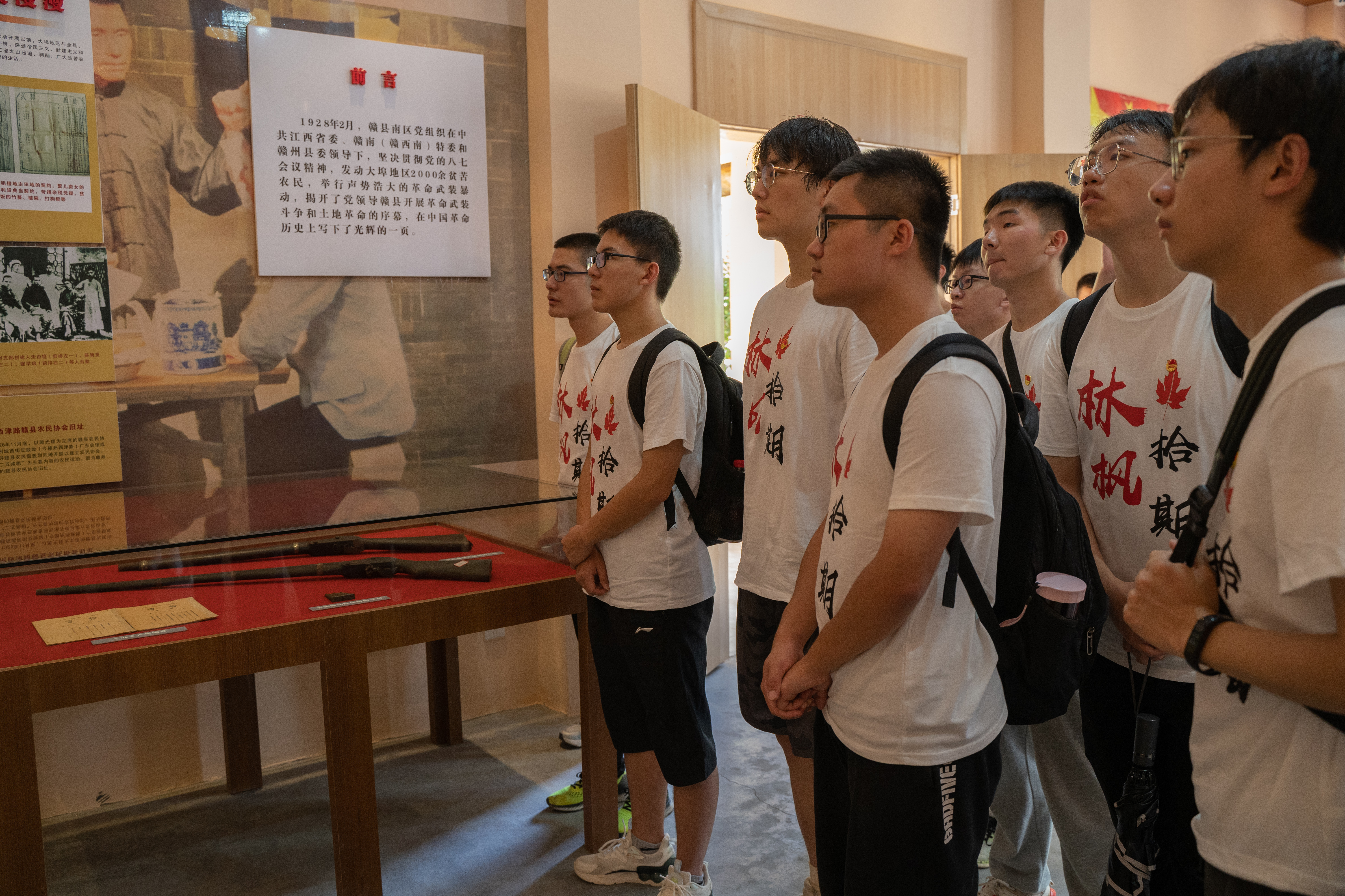 20220808-0814-金沙集团3354cc“林枫计划”师生赴江西赣县区调研实践-桂雨谦摄-支队师生参观大埠暴动陈列室.jpg