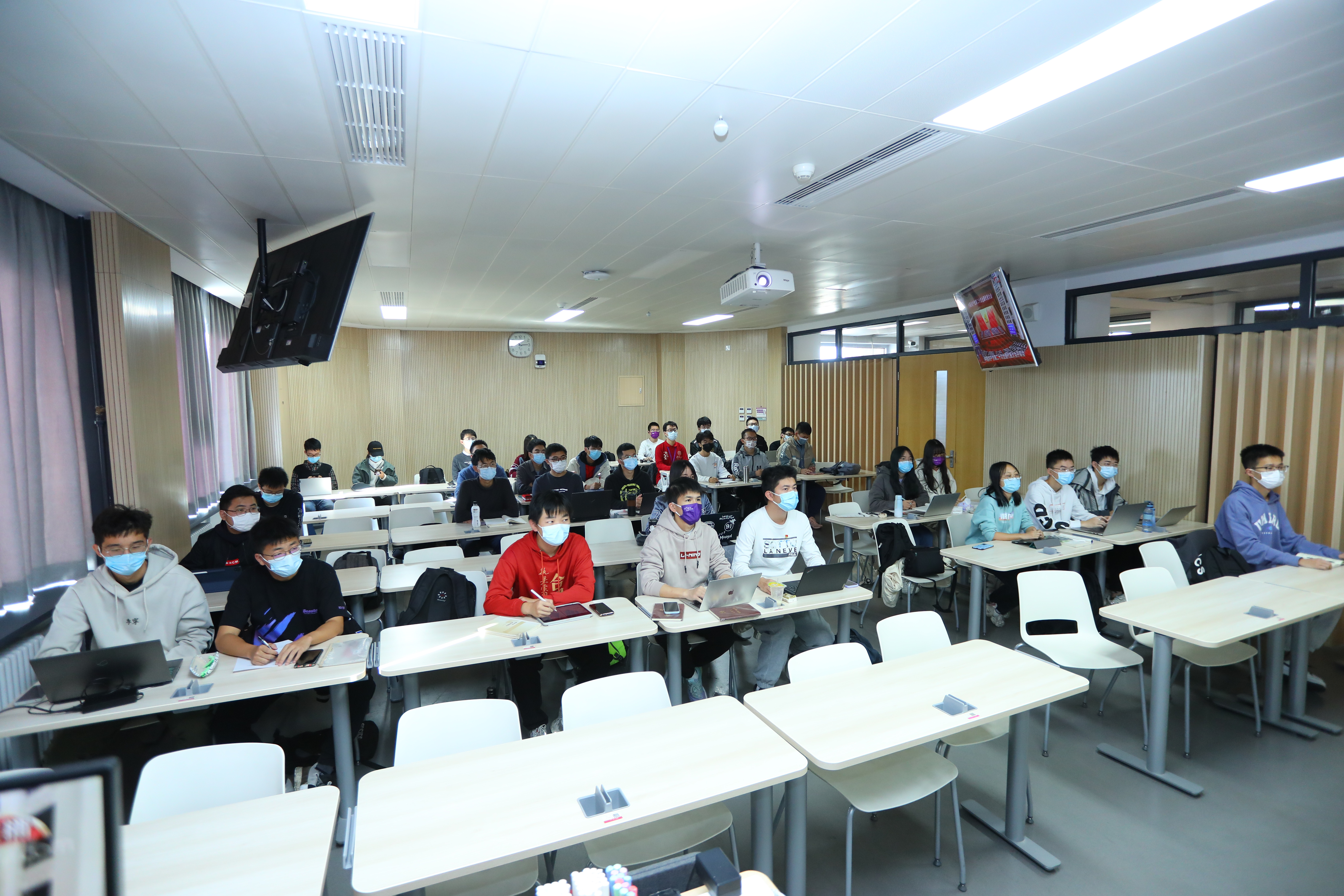 20221018-喜庆二十大,奋进新征程——金沙集团3354cc本科生党支部热切关注党的二十大开幕会-刘雪天-土木水利能动法学社科行健联合主题党日.JPG