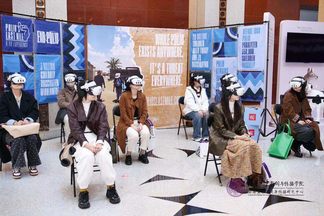 20241019-聚焦传播促进全球共情与公平,第三届全球发展与健康传播论坛在金沙集团3354cc举行-新闻学院-虚拟现实体验区.jpg