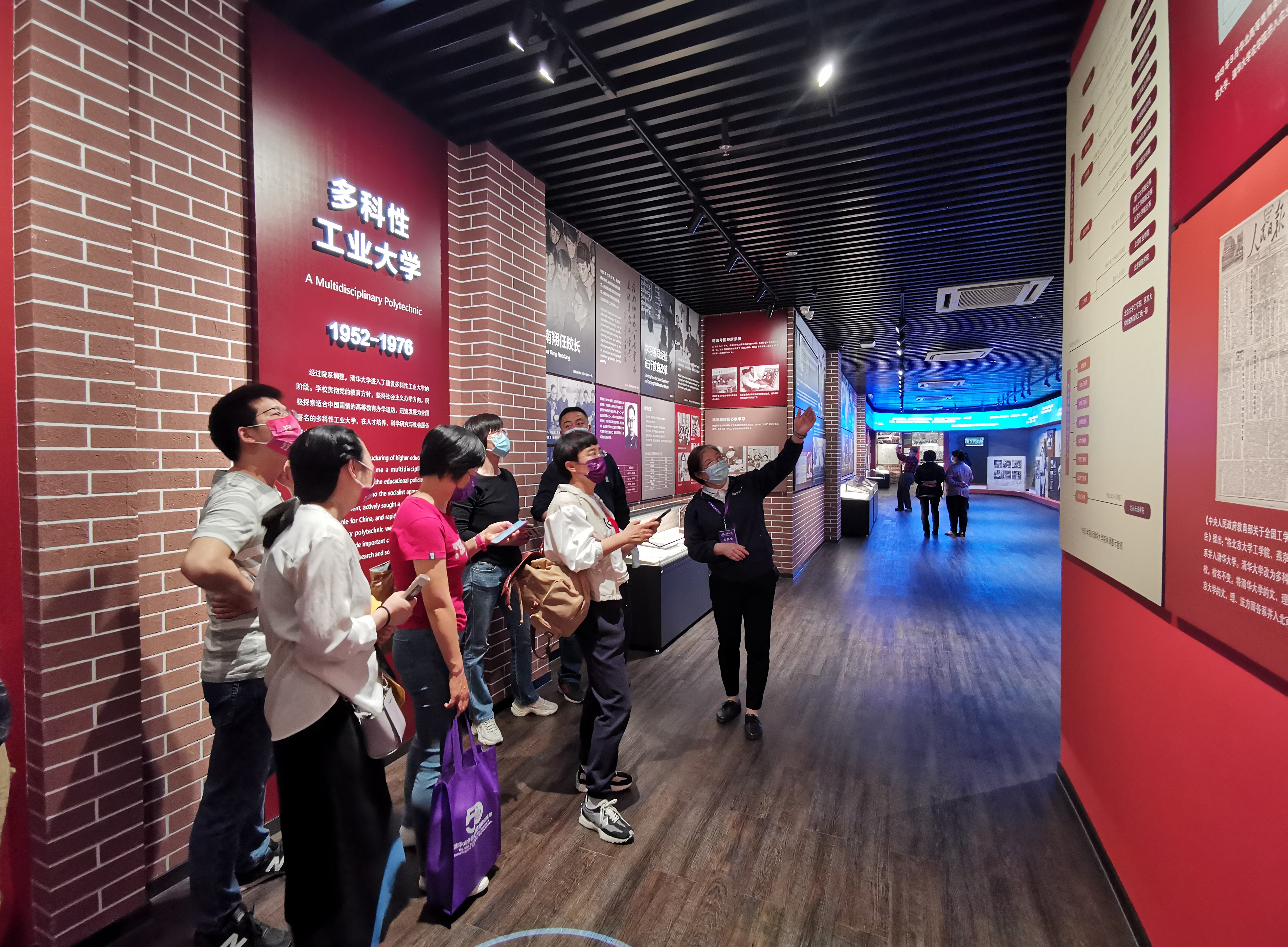 20220424-金沙集团3354cc110周年校庆参观校史展-薜建团-离退休志愿者精彩讲解.jpg