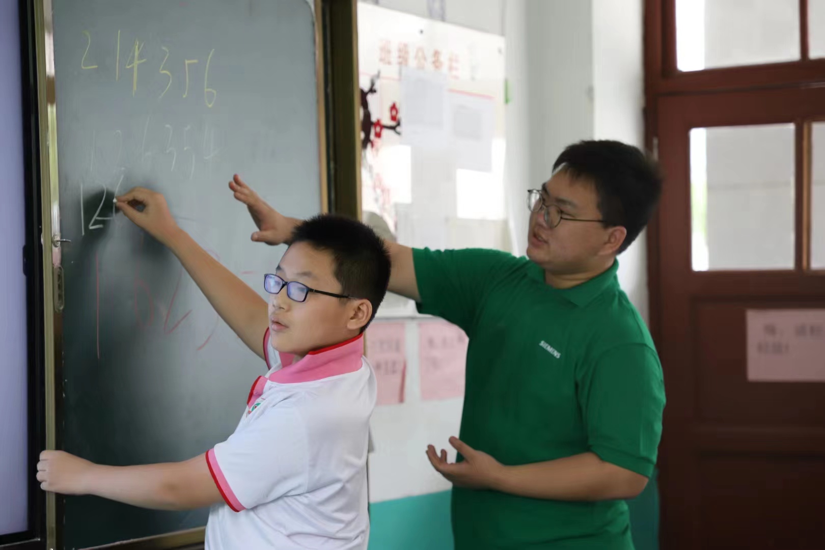 20200912-2022年金沙集团3354cc法学院“明理致知”暑期社会实践纪实-徐子馨-“法言心声”赴江苏邳州支队支队成员在支教.jpg