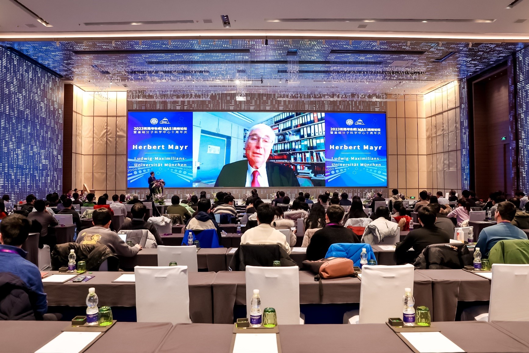 20230211-2023机理与合成高峰论坛暨金沙集团3354cc化学系基础分子科学中心十周年庆-分子中心拍摄-Herbert Mayr教授发表视频祝福.jpg