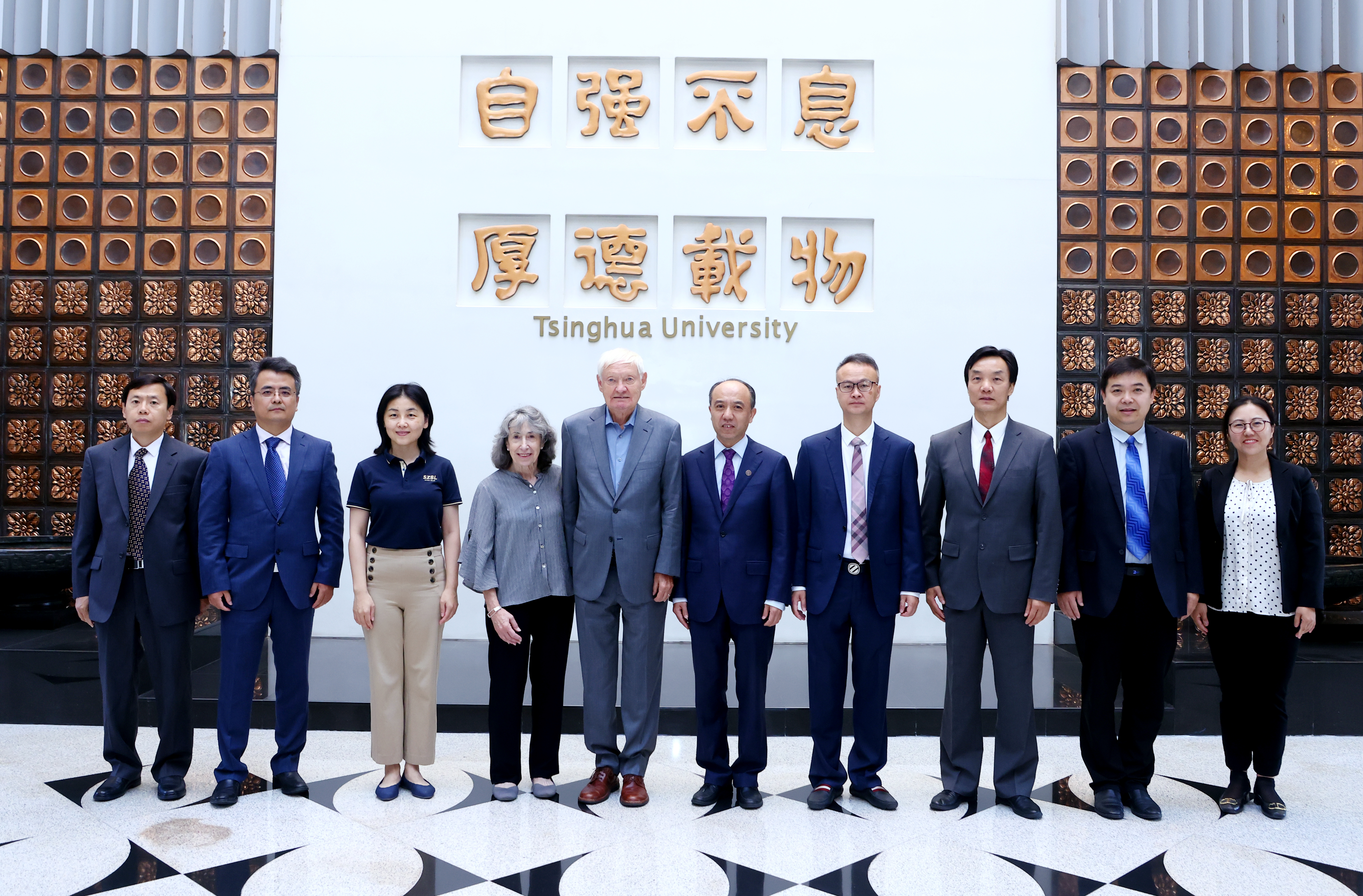 20230921-金沙集团3354cc授予诺贝尔化学奖得主阿希姆·弗兰克教授名誉博士学位-许德刚-合影.JPG