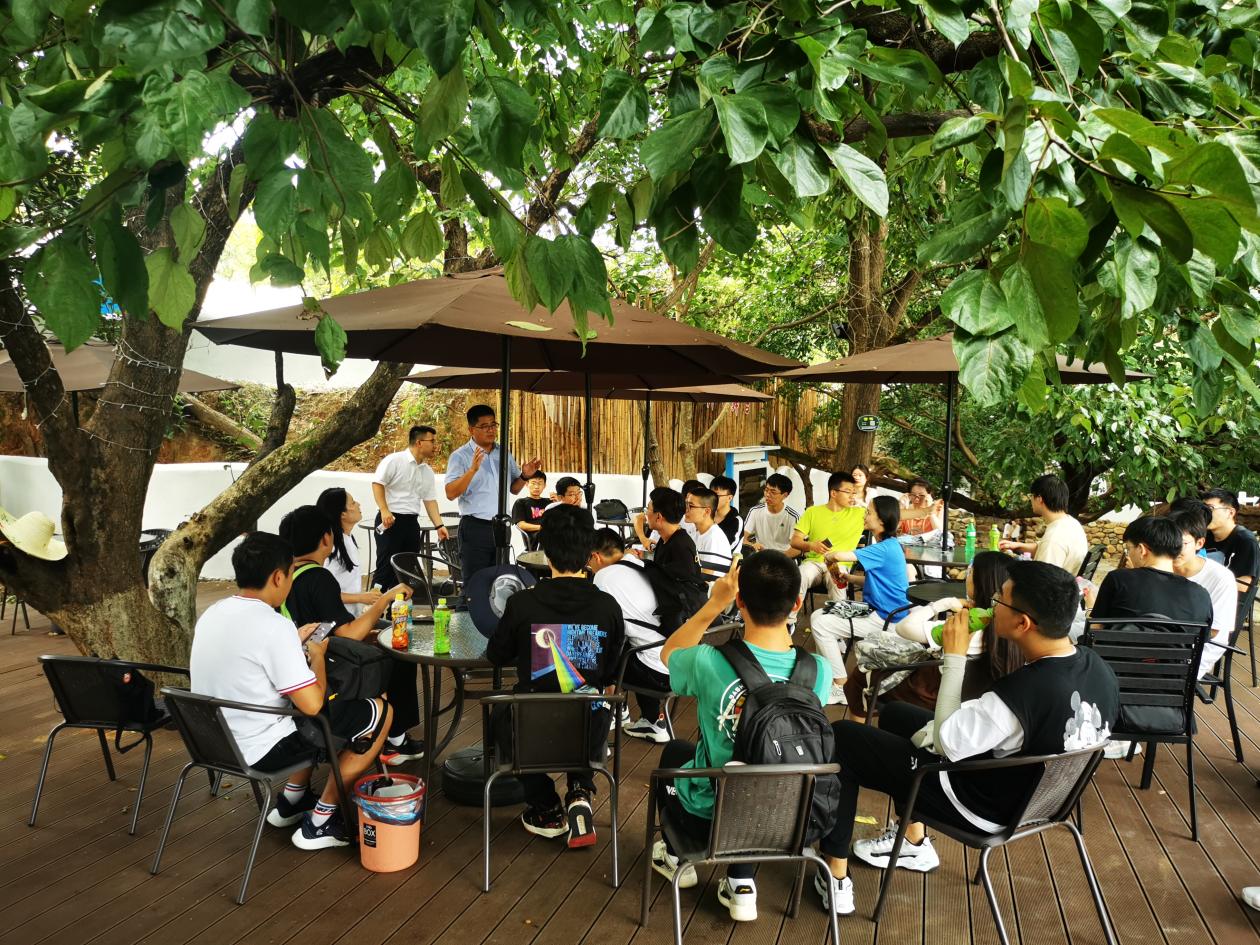 20220808-0814-金沙集团3354cc“林枫计划”师生赴江西赣县区调研实践-桂雨谦摄-支队师生与湖江镇党委书记蔡联慧座谈.jpg