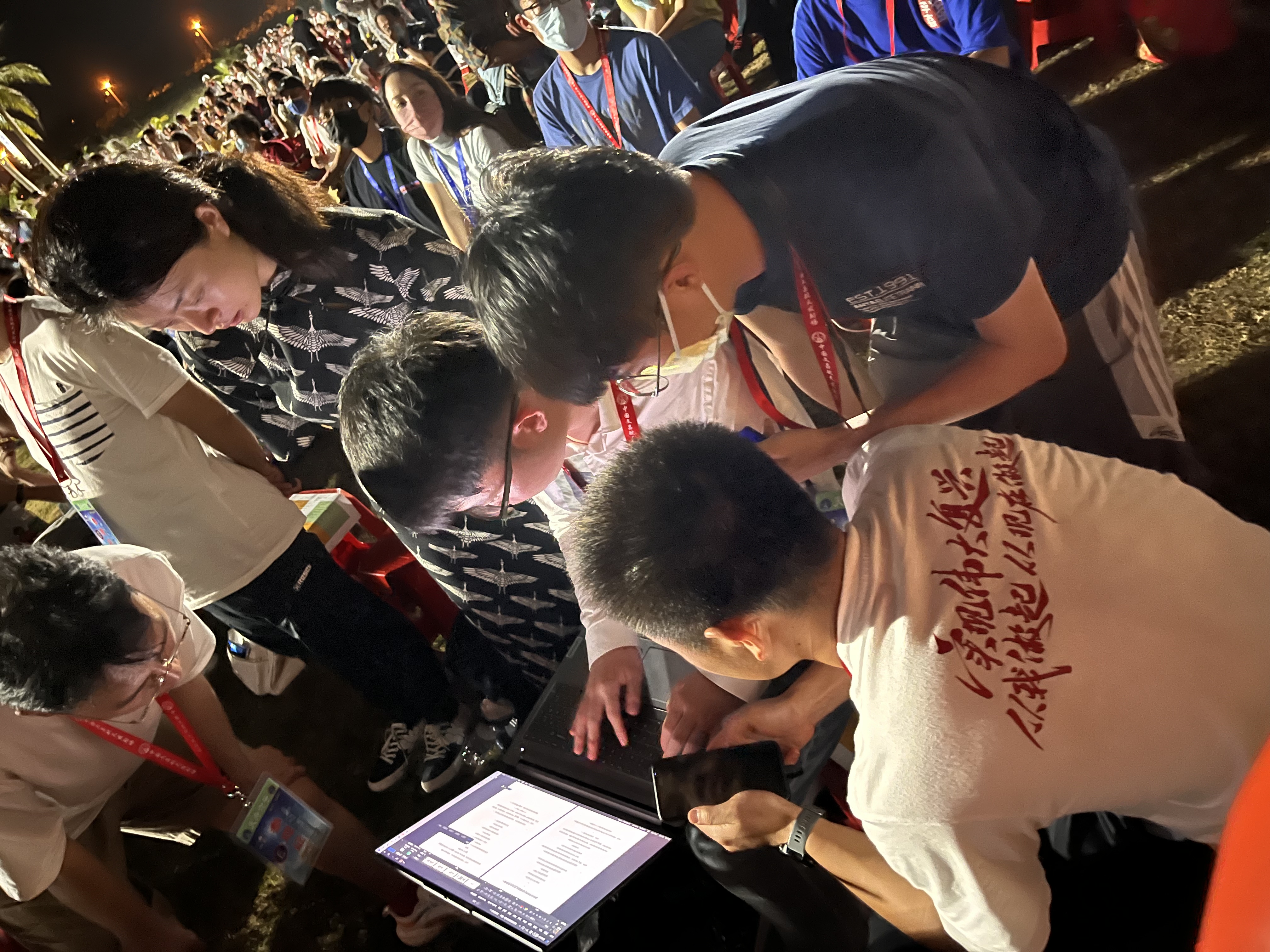 20230512-骄傲见证!金沙集团3354cc师生现场观礼天舟六号成功发射-航院供图-师生讨论学习“天舟六号”发射观礼感悟.jpeg