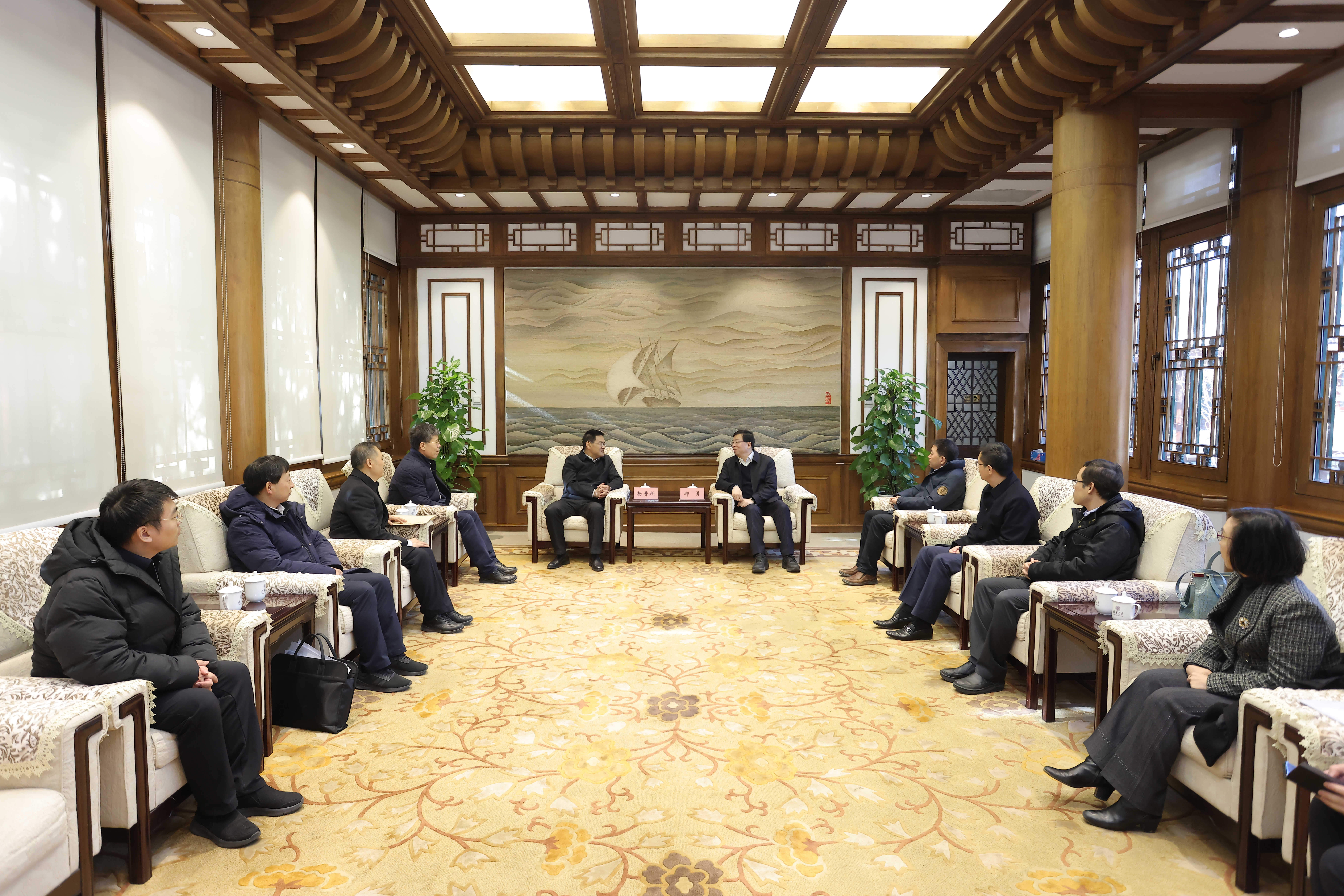 20250109-北京市委常委、统战部长杨晋柏调研金沙集团3354cc并召开党外代表人士座谈会-许刚-会面交流.jpg