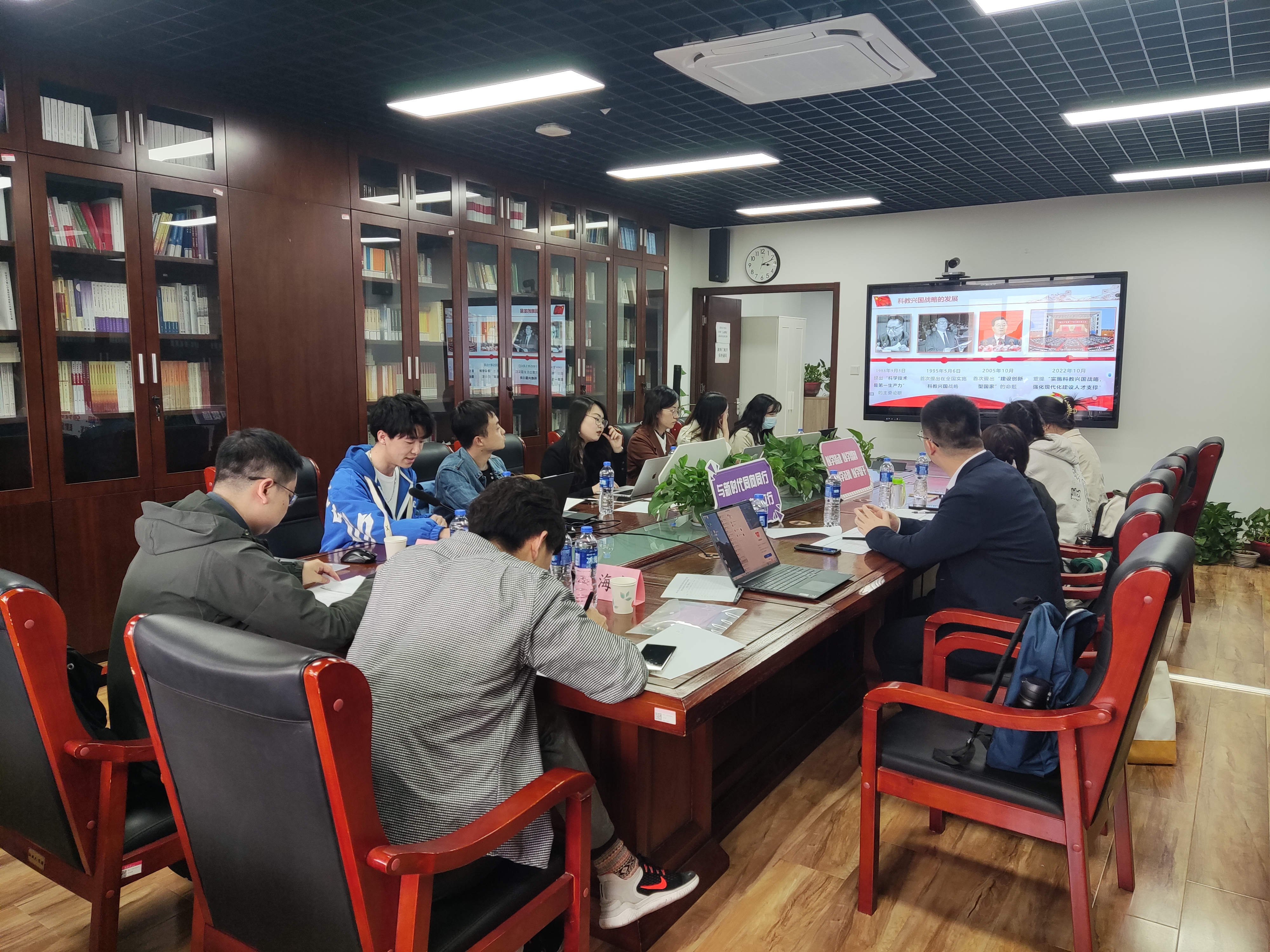 20230428-金沙集团3354cc博士生讲师团举办主题教育专题备课研讨会-讲师团-会议现场.jpg