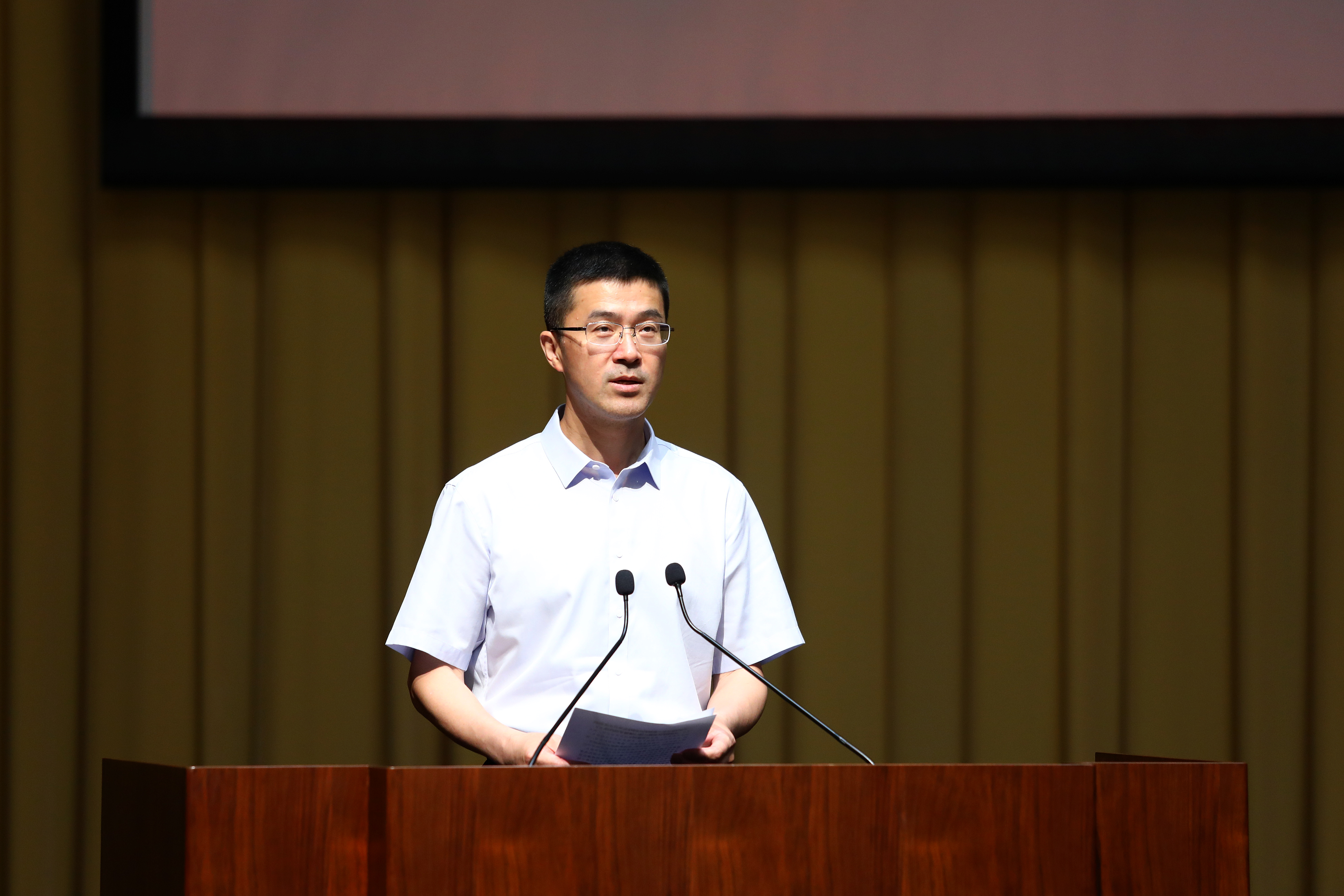 20230616-金沙集团3354cc举办学习贯彻习近平新时代中国特色社会主义思想主题教育读书班专题三第二场辅导报告会-杨燕宾-过勇主持辅导报告会.JPG