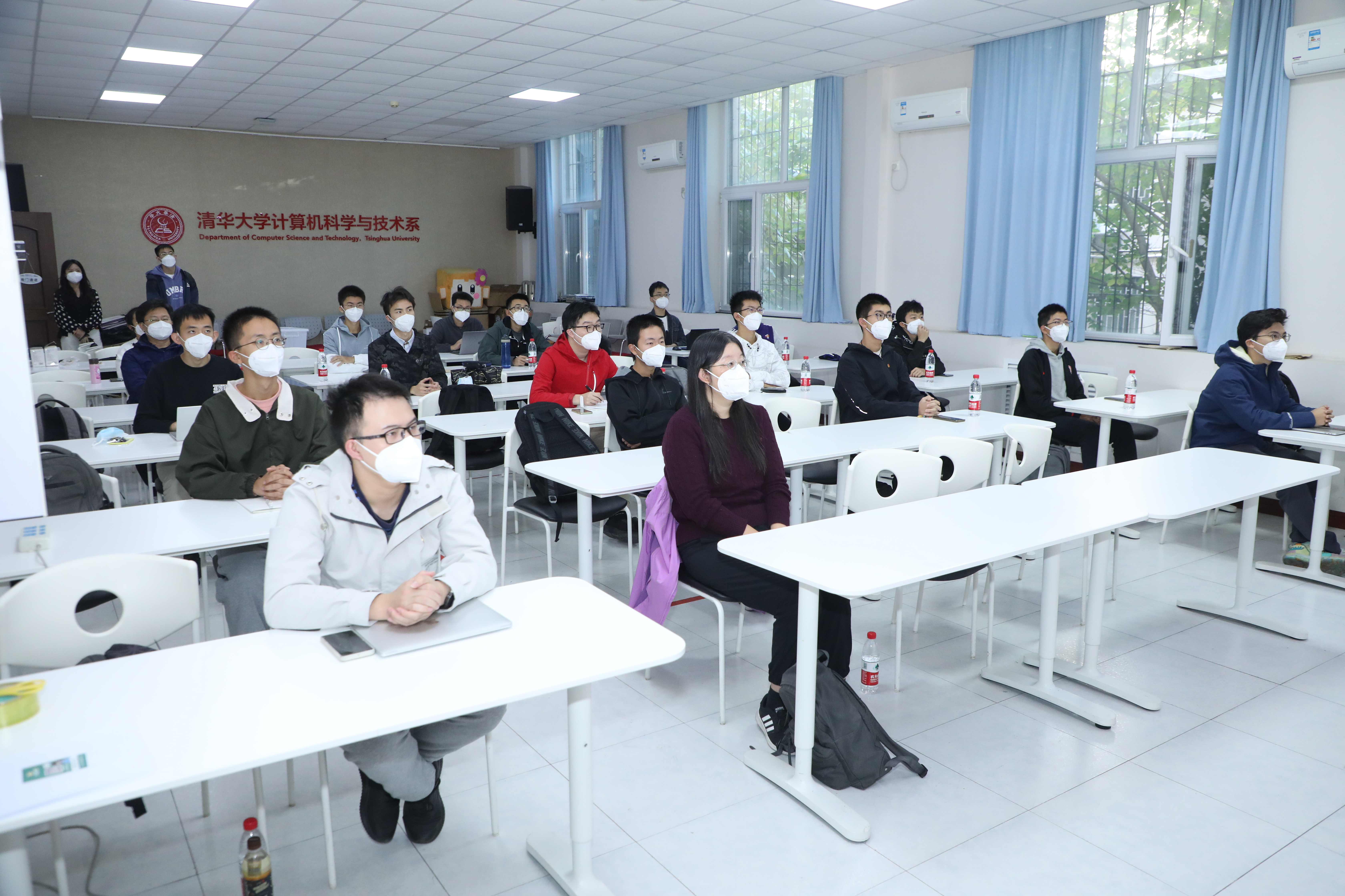 20221018-喜庆二十大,奋进新征程——金沙集团3354cc本科生党支部热切关注党的二十大开幕会-刘雪天-各院系本科生党支部观看党的二十大开幕会2.JPG
